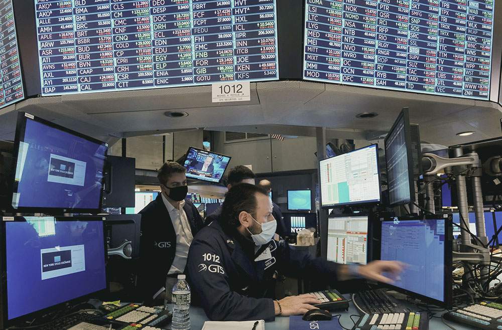 Dow Jones, S&P 500, Nasdaq 100 suy yếu khi giới đầu tư chờ động thái từ Fed