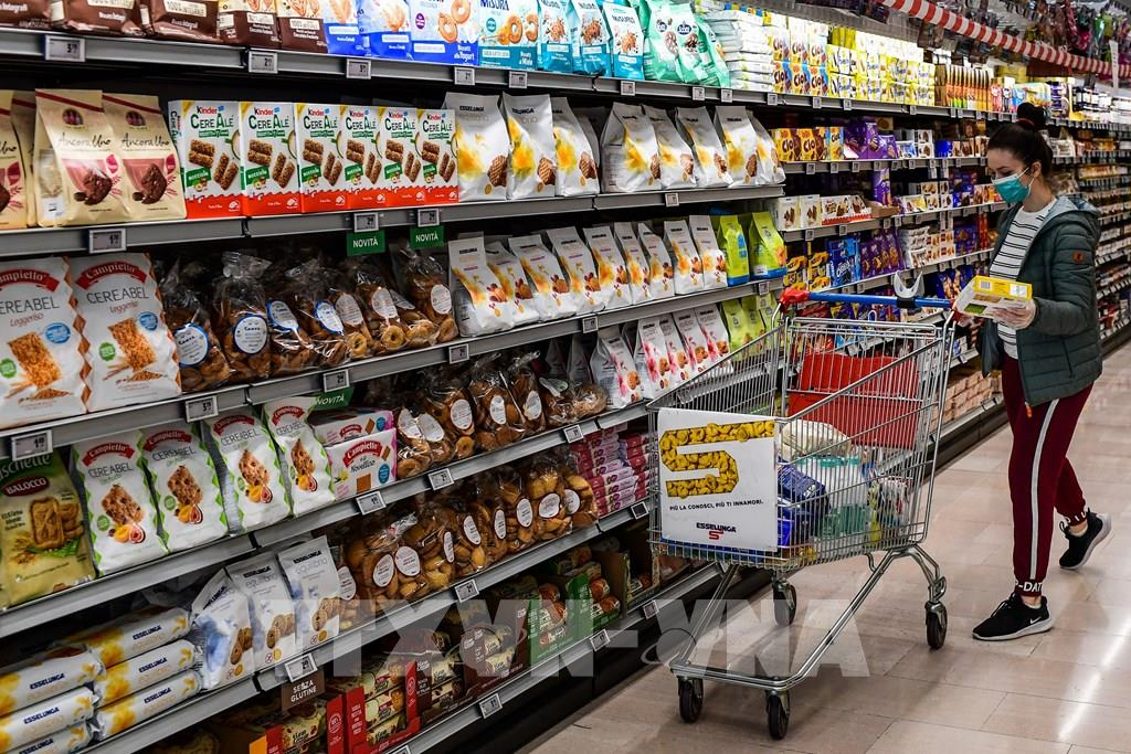 Người tiêu dùng Eurozone giảm chi tiêu cho hàng thiết yếu