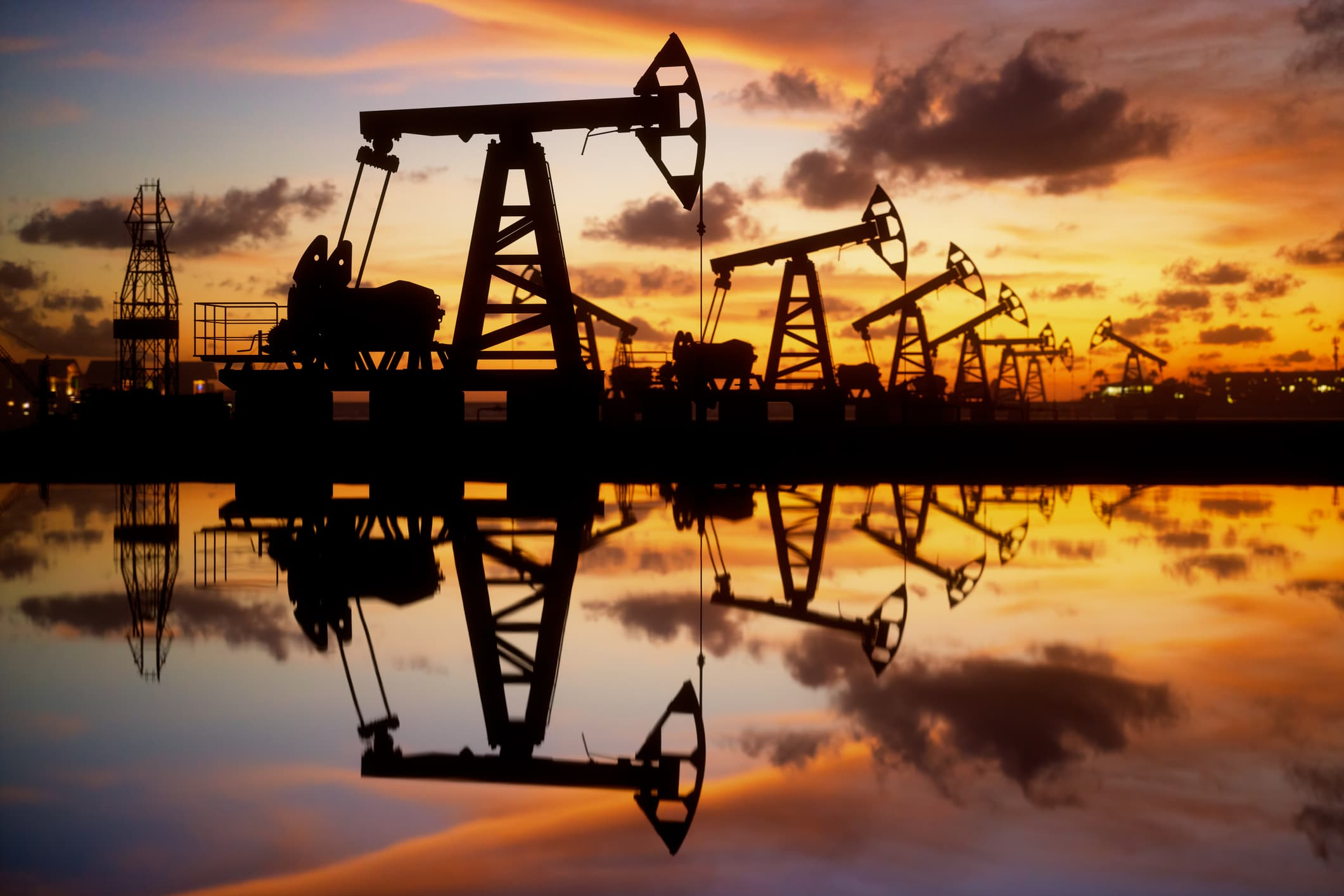 Oil falls to nine-week low on inflation worries, U.S. bank shutdowns