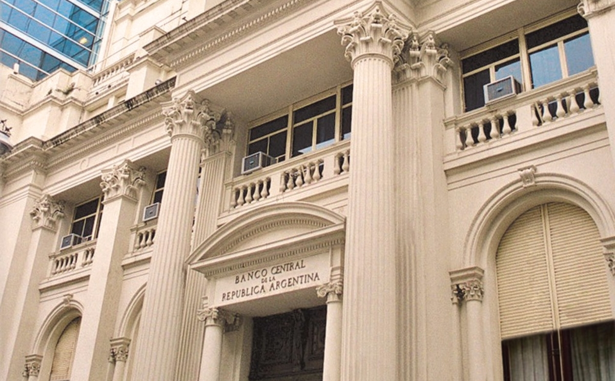 Argentina raises rates 300bp and restricts access to dollars - Central  Banking