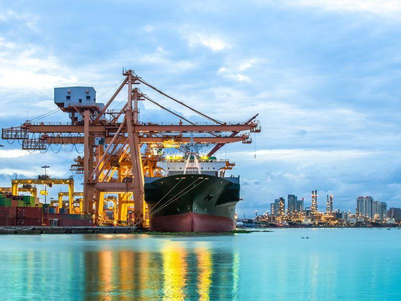 French trade balance deficit sees €35bn improvement – Euractiv