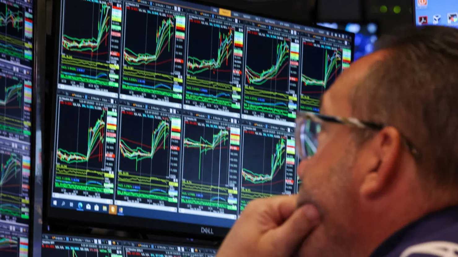 Traders work on the floor at the New York Stock Exchange (NYSE) in New York City, U.S., May 12, 2025.  REUTERS/Brendan McDermid