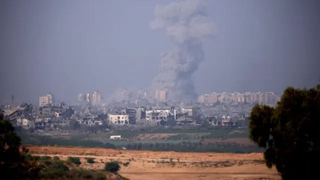 Hoàn toàn hỗn loạn' ở Gaza sau đêm Israel oanh tạc dữ dội nhất - BBC News  Tiếng Việt