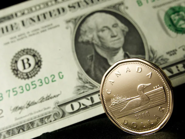 USD/CAD edges lower after US data string, Fed minutes ahead