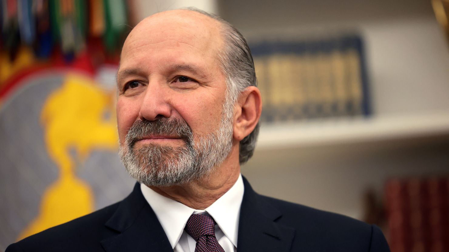 Howard Lutnick's role as tariff cheerleader faces mounting scrutiny amid  market turmoil | CNN Politics
