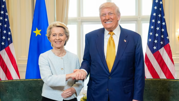 Thỏa thuận với Trump: EU tránh bão thuế, nhưng phải cúi đầu