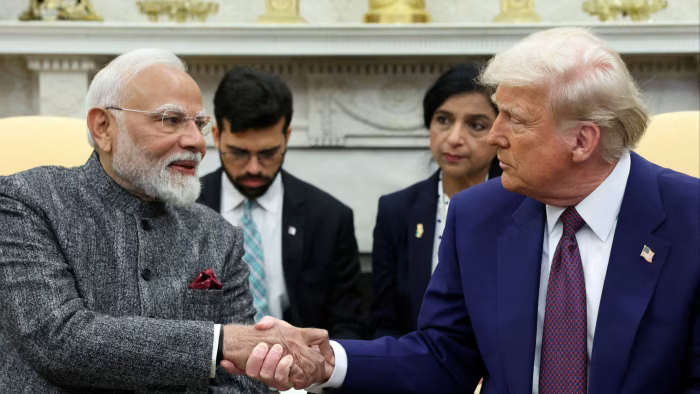 Donald Trump gọi Ấn Độ và Nga là "những nền kinh tế chết" sau căng thẳng thuế quan