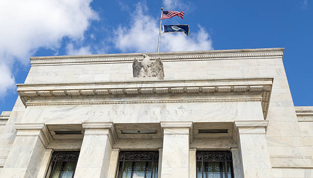 S&P 500, Nasdaq và Dow Jones tăng mạnh khi có dấu hiệu Fed cắt giảm lãi suất