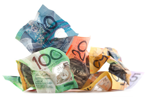 AUD/USD, NZD/USD giảm khi chứng khoán châu Á điều chỉnh, PMI gây áp lực, đồng USD chờ phát biểu của Fed Bowman và Powell