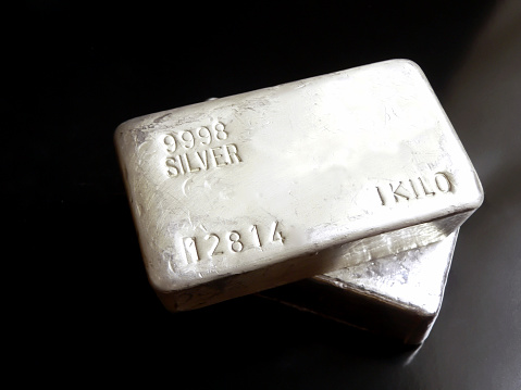 XAG/USD tăng mạnh lên đỉnh 14 năm nhờ Fed dovish và triển vọng cơ bản tích cực