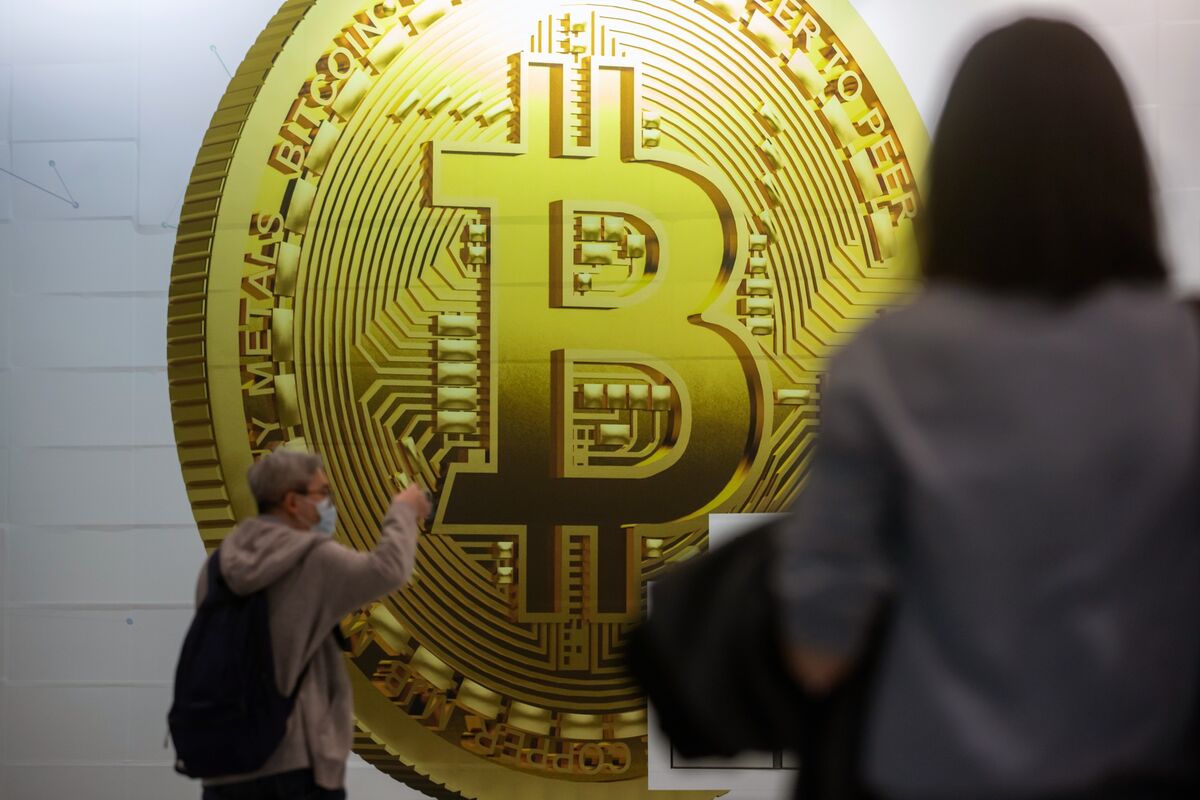 Bitcoin (BTC) khó khăn tìm hướng đi mới sau đợt sụp đổ lịch sử