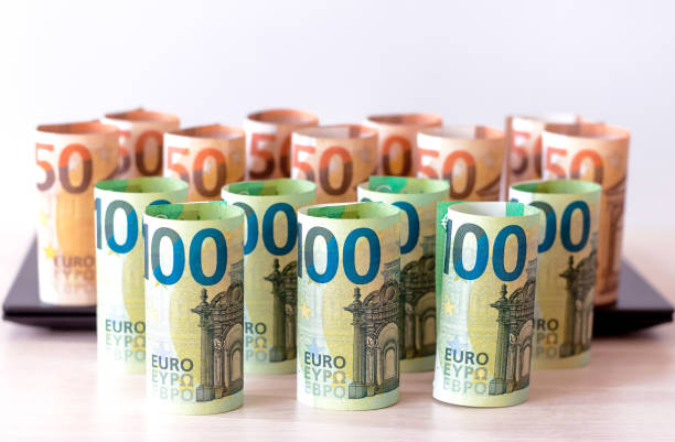 EUR/USD vẫn trong sắc đỏ đầu tuần