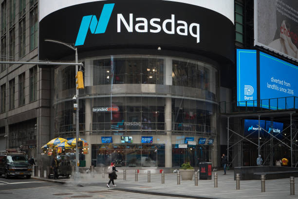 Nasdaq 100 đang chịu áp lực