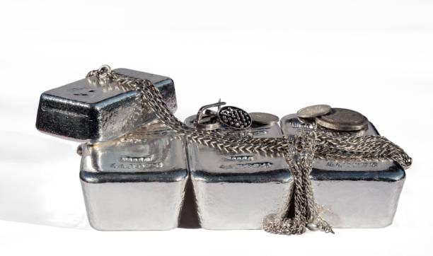 Giá bạc vượt mốc 80 USD lần đầu tiên, vì sao đây có thể là tín hiệu giảm giá?